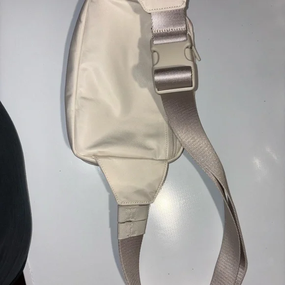 Lululemon Belt Bag - Picture 6 of 7
